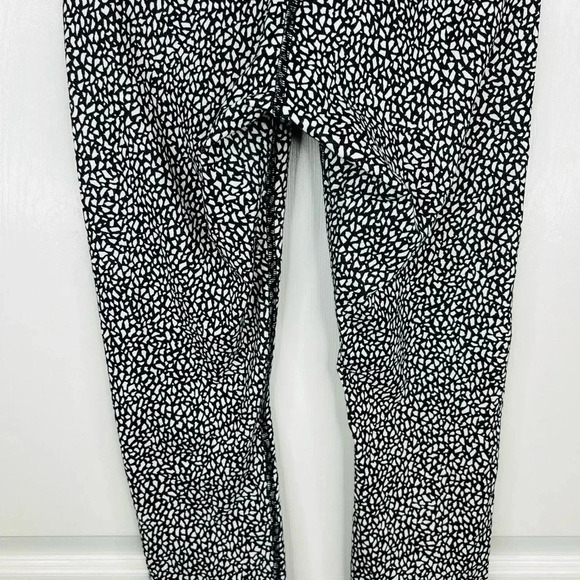 Lululemon Wunder Under Mosaic Pattern High-Rise Crop Leggings Black White Size 8 - Picture 8 of 10